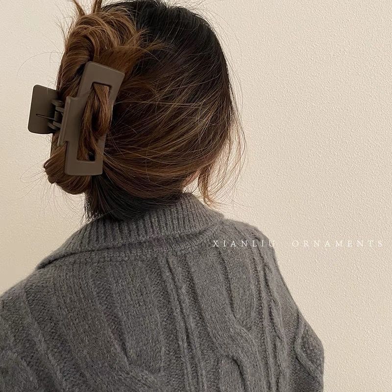 Sculpted 13cm Large Claw Hair Clip — Minimalist Matte Hair Accessory