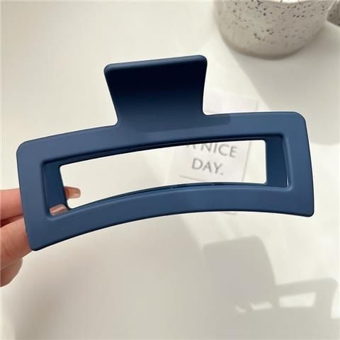 Sculpted 13cm Large Claw Hair Clip — Minimalist Matte Hair Accessory