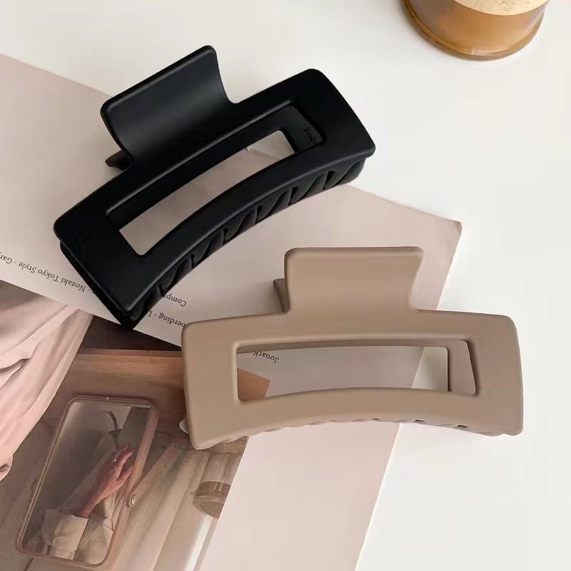 Sculpted 13cm Large Claw Hair Clip — Minimalist Matte Hair Accessory